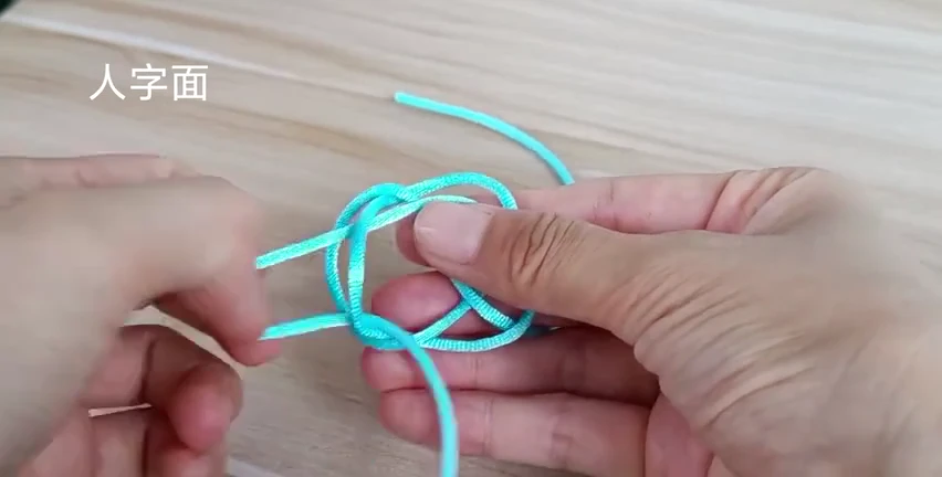 Step 4: Lace the loose end back through — 双钱结