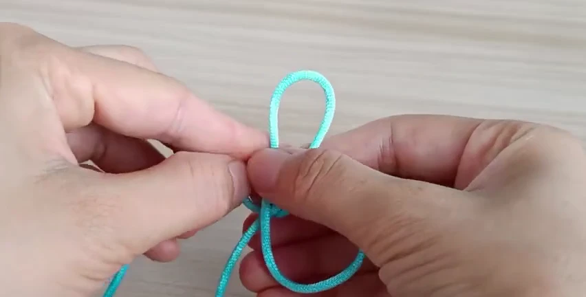 Step 3: Curve the second end — 双联结