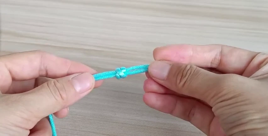Double Connection Knot demonstrated with real cord