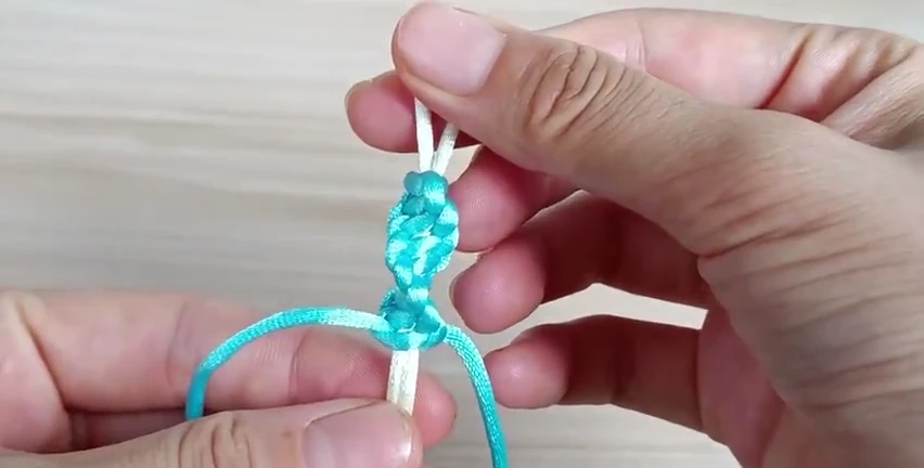Spiral Half Knot demonstrated with real cord
