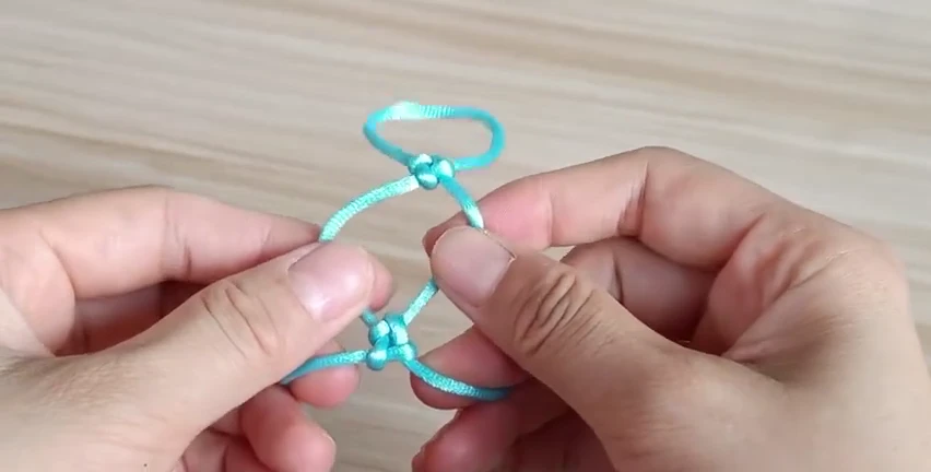 Step 6: Keep the middle section open — 十字结