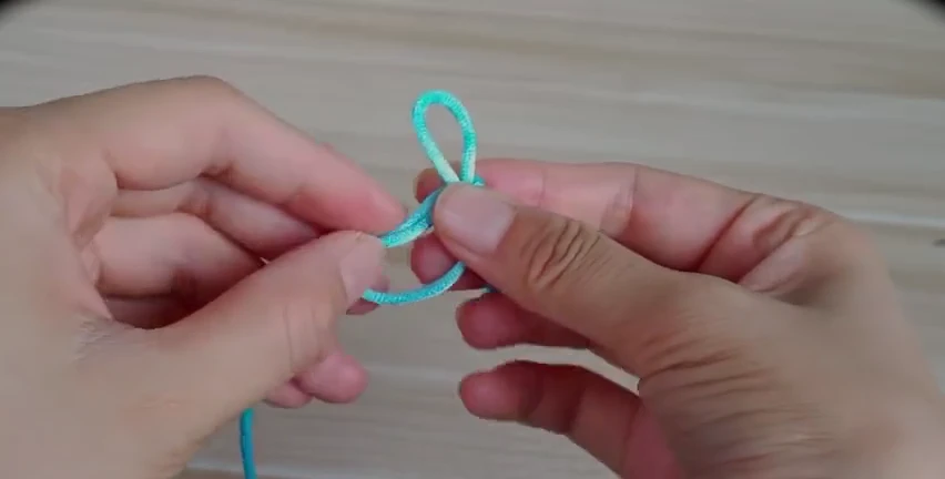 Step 1: Keep the upper loop open — 琵琶结