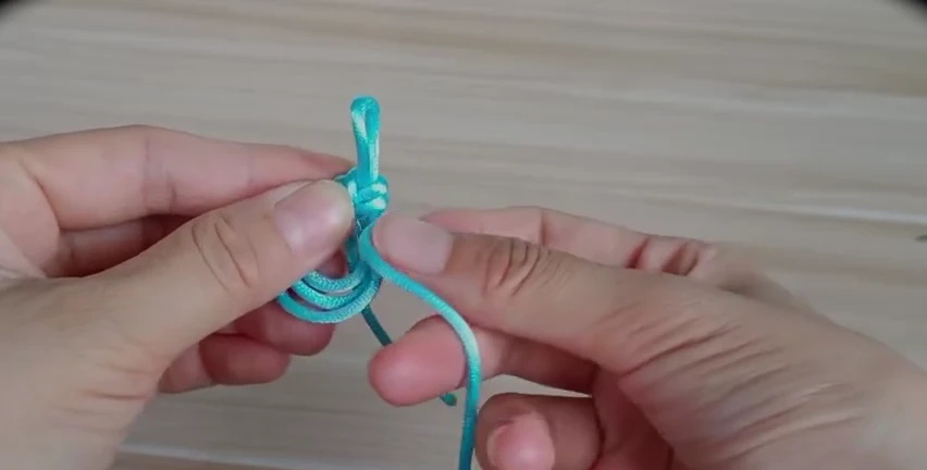 Step 3: Seat the neck crossing — 琵琶结