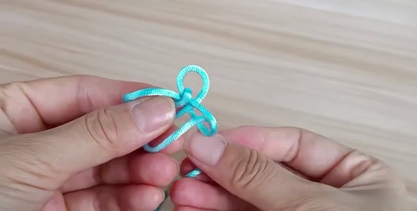 Step 2: Leave the crossing loose — 三耳酢浆草结