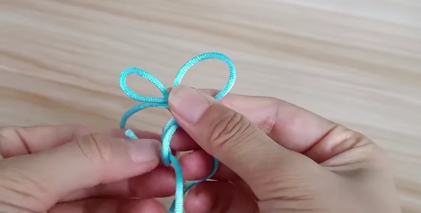 Step 3: Arrange the three openings — 三耳酢浆草结