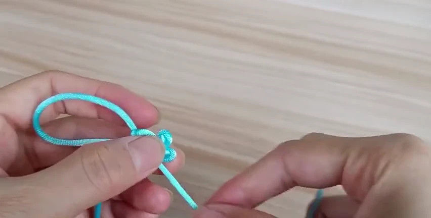 Step 5: Feed slack through the loops — 三耳酢浆草结