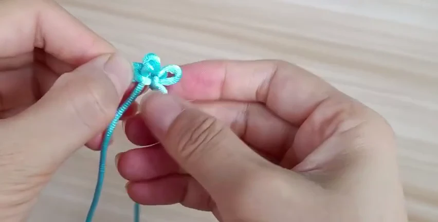 Step 6: Balance the three ears — 三耳酢浆草结