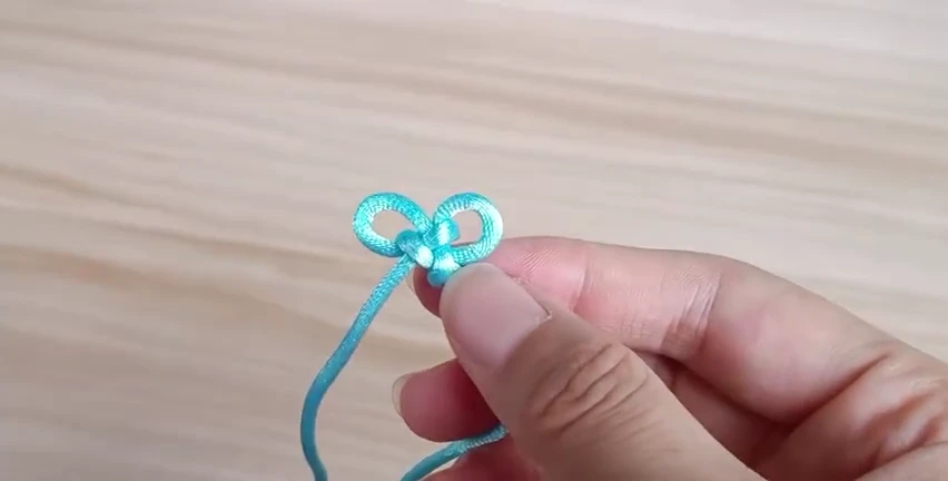 Two-Loop Clover Knot demonstrated with real cord