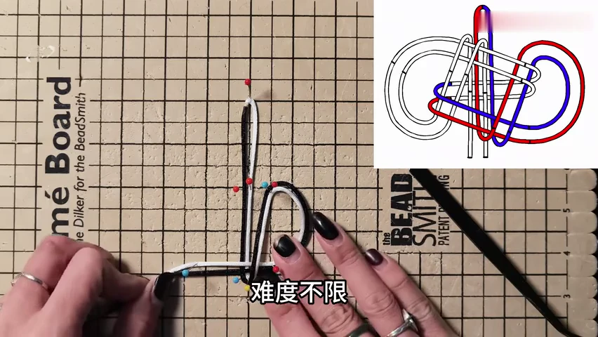 Step 7: Build the first two-colour side loop — 御守结 / 绶带结