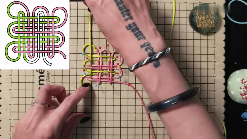 Step 6: Weave the yellow vertical return — 二回盘长结