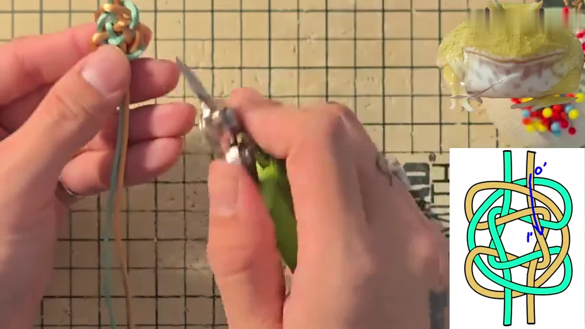 Step 8: Lift and close the centre — 藻井结